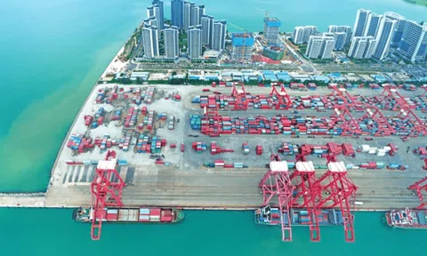 Cận cảnh ‘siêu cảng’ Trung Quốc đề xuất 6 tuyến đường đến Việt Nam, gần 7.000 doanh nghiệp ồ ạt kéo đến