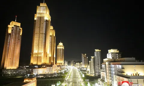 Choáng ngợp với cao ốc 80 tầng trên con phố hiện đại ở Triều Tiên